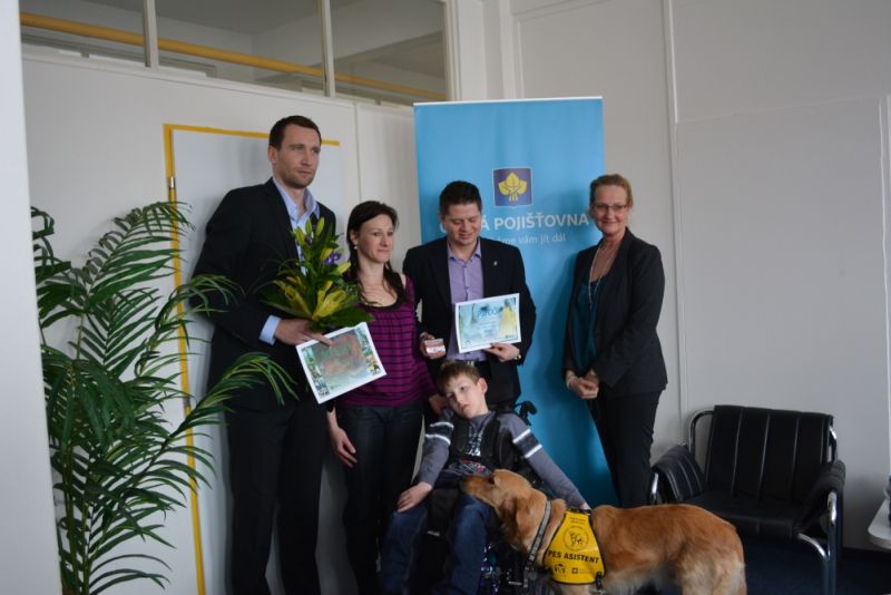 Retríver Max pomáha